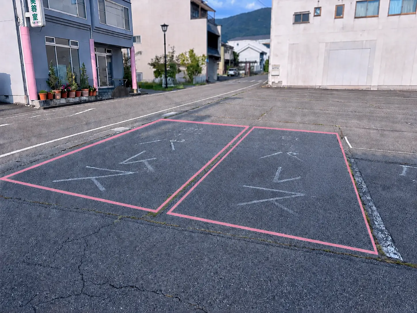 店舗前に設けた2台分の駐車スペースのイメージ